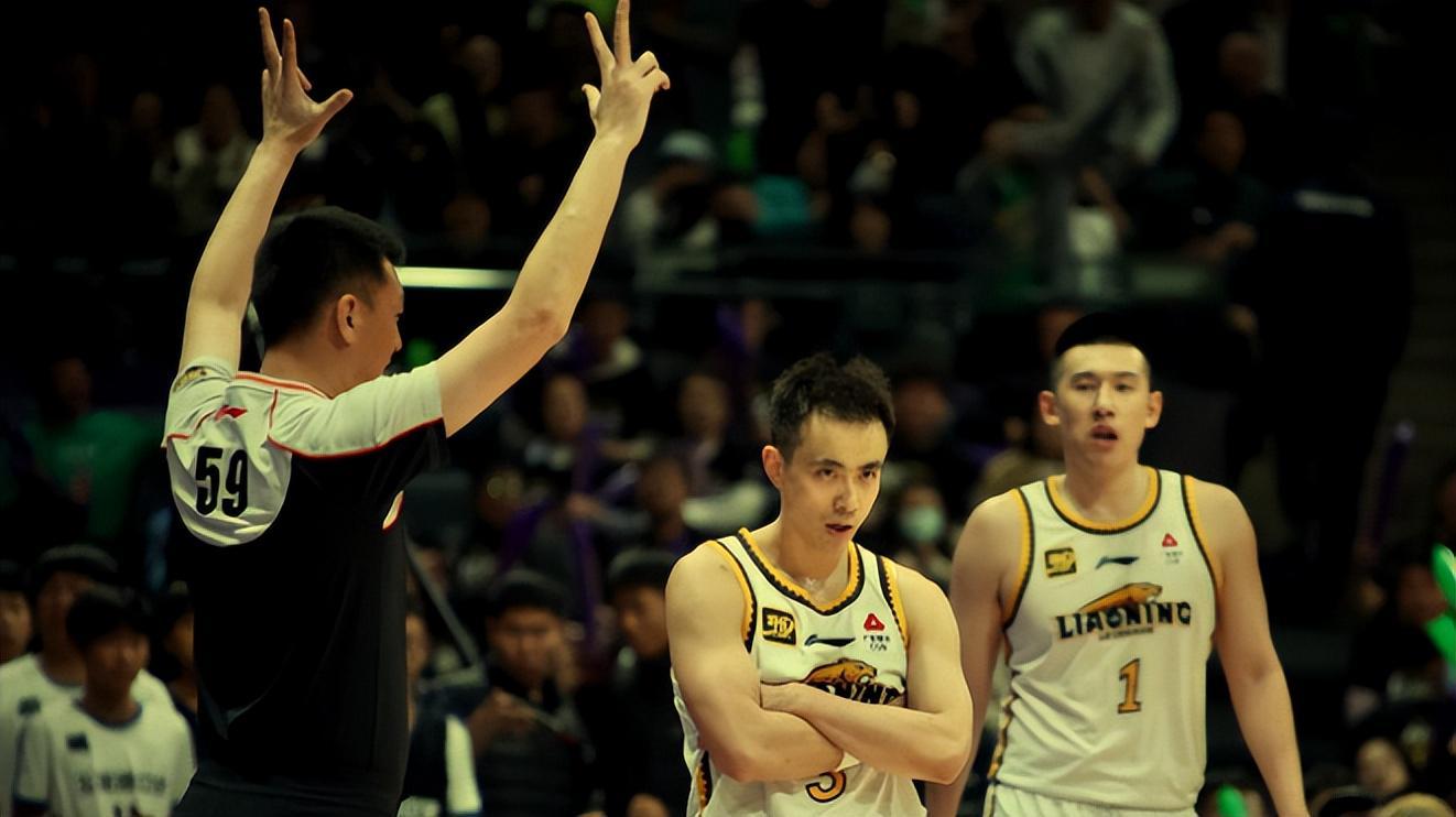 乐鱼leyu-恭喜辽篮赢广东5连胜!付豪26+9力压焦泊乔,队长1V2完胜徐杰胡明轩